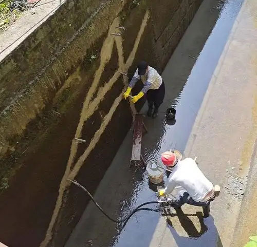 岳口镇污水池堵漏